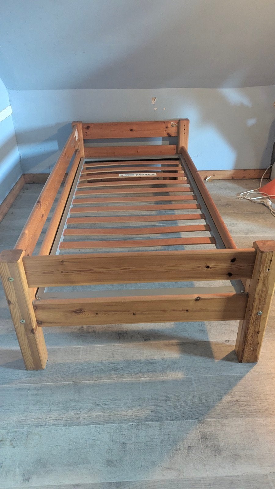 Grenen bedden met lattenbodem, Huis en Inrichting, Ophalen, Gebruikt, 90 cm, Eenpersoons