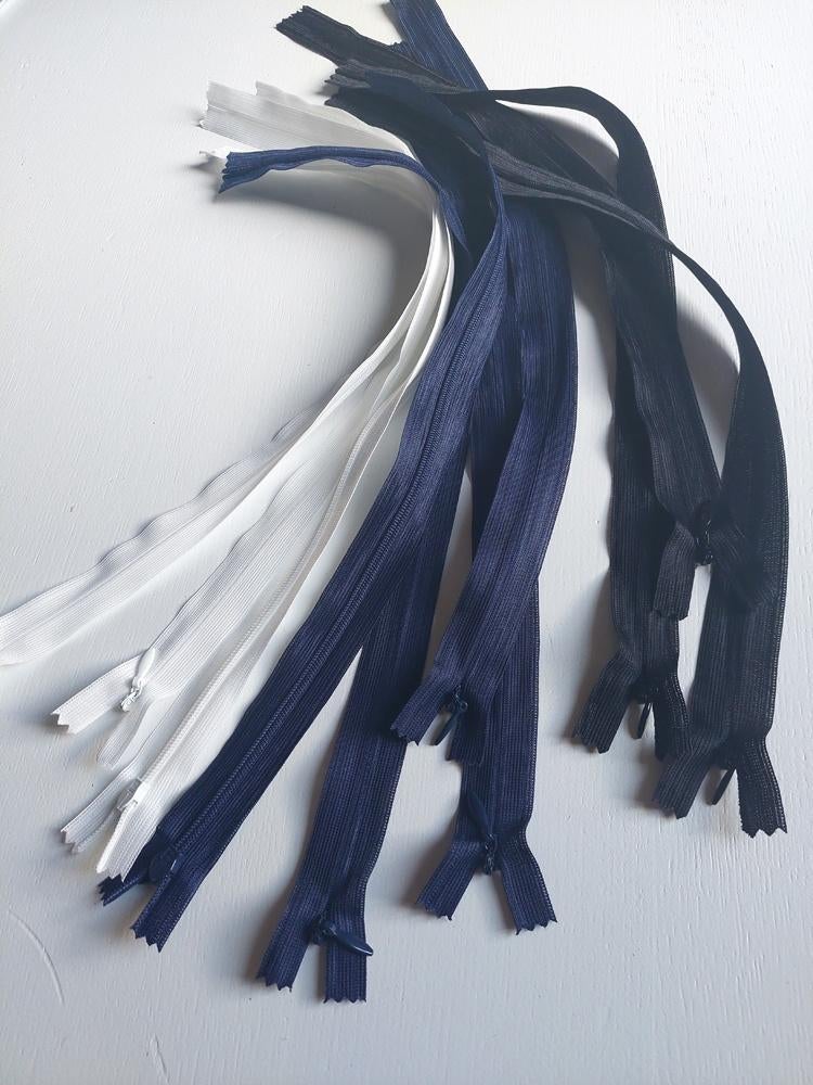 1271) 9 Blinde ritsen 40cm in wit zwart en donkerblauw, Hobby en Vrije tijd, Naaien en Fournituren, Ophalen of Verzenden, Nieuw