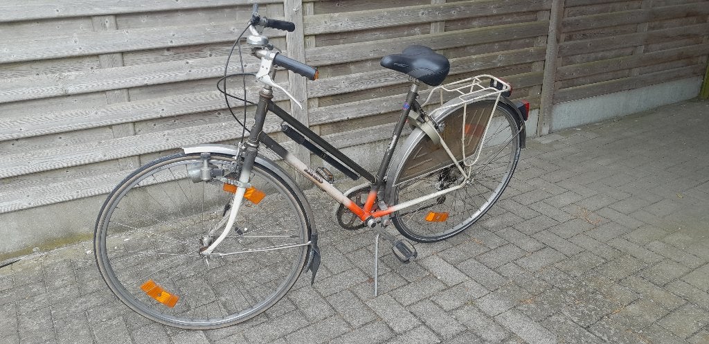 Damesfiets kotfiets studentenfiets , rijklaar 40 euro, Ophalen