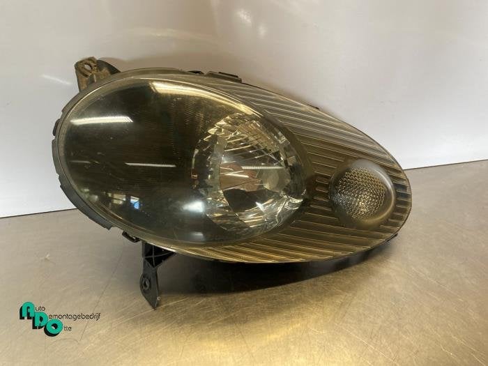 Koplamp rechts van een Nissan Micra (Micra 03-), Auto-onderdelen, Gebruikt, -, -, Ophalen of Verzenden