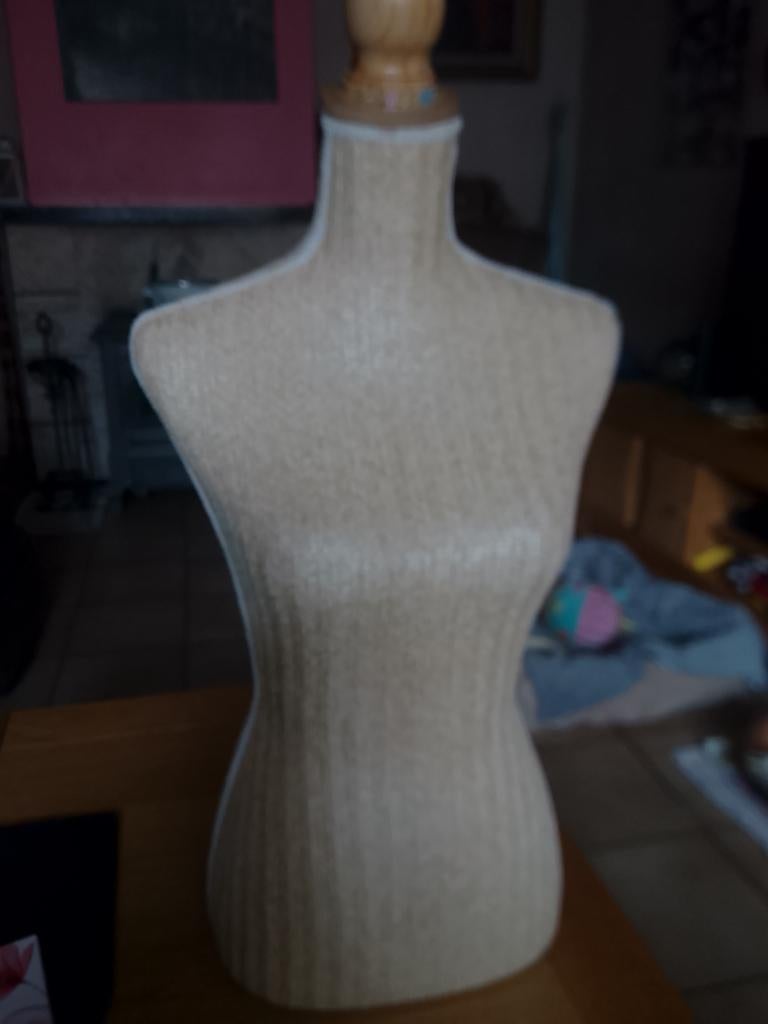Buste mannequin pour décoration, Hobby & Loisirs créatifs, Enlèvement, Comme neuf, Mannequin