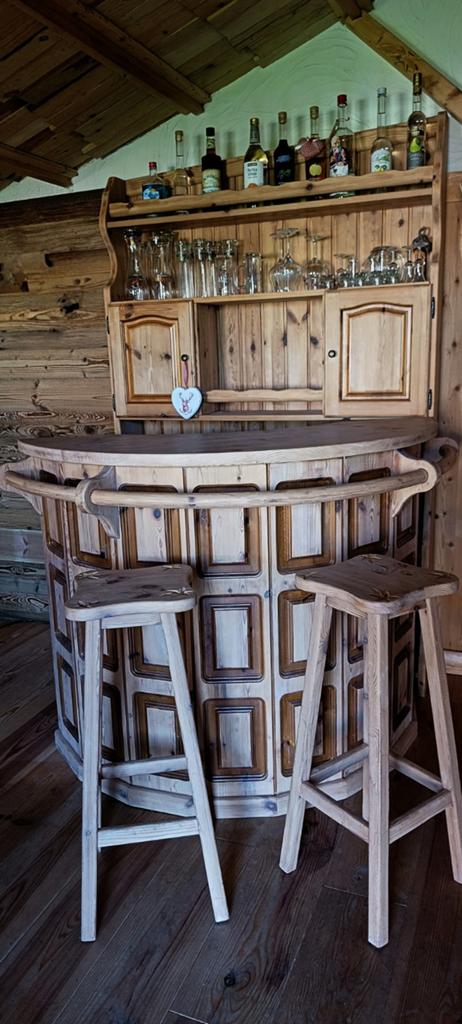 Massief houten rustieke bar met 2 barkrukken en wandkast, Maison & Meubles, Dénudé, Enlèvement