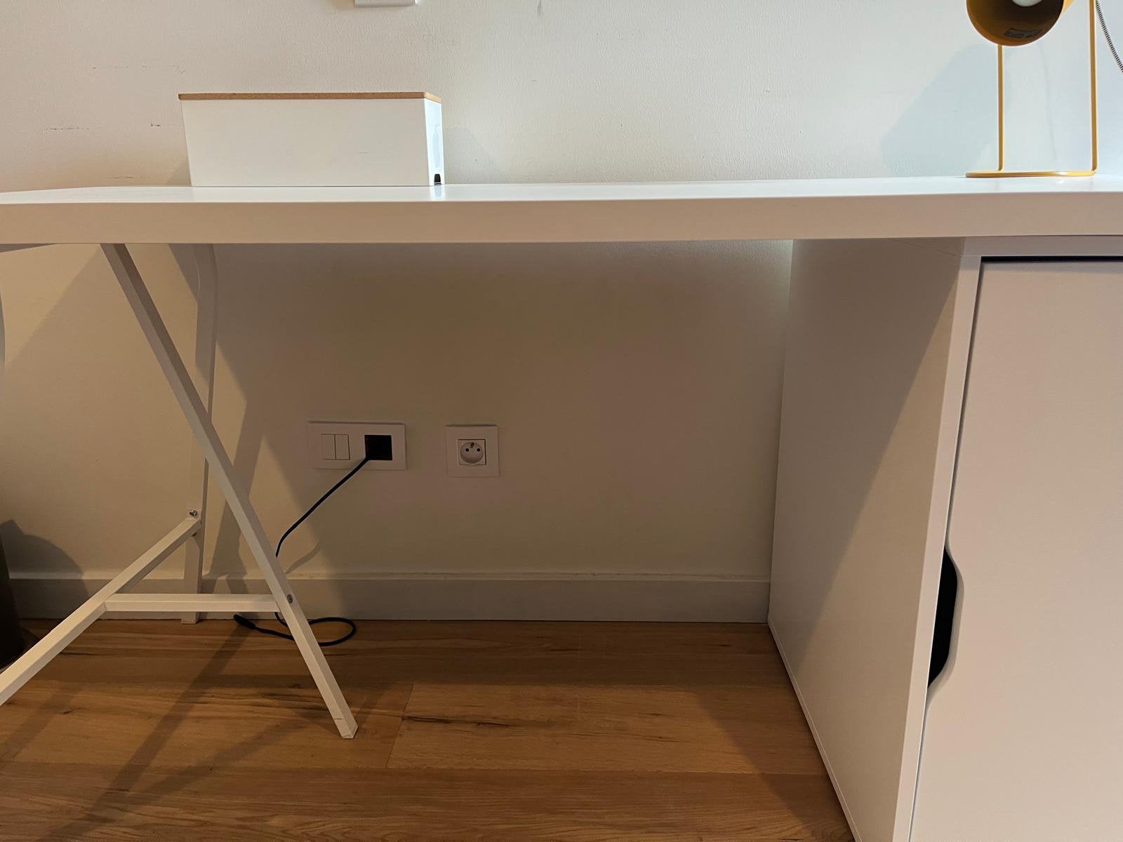 Bureau ikea met kastje, Ophalen, Zo goed als nieuw, IKEA