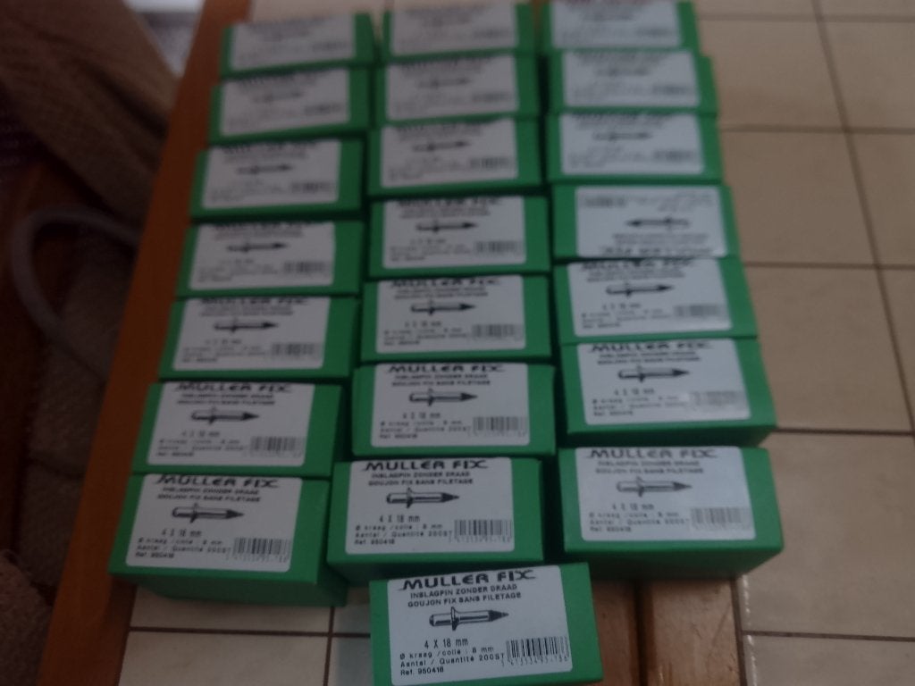 22 boîtes de 200 goujon fix sans filetage voir les photos, Enlèvement