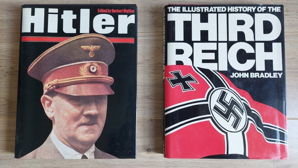 2 livres en anglais sur la Seconde Guerre mondiale, Enlèvement ou Envoi, Deuxième Guerre mondiale, Comme neuf