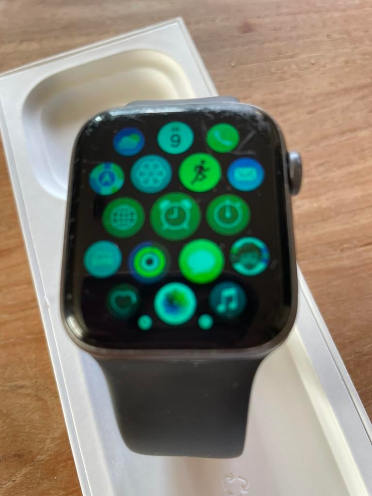 Iwatch 5 - Apple, Handtassen en Accessoires, Smartwatches, Gebruikt, Zwart, IOS, Ophalen of Verzenden
