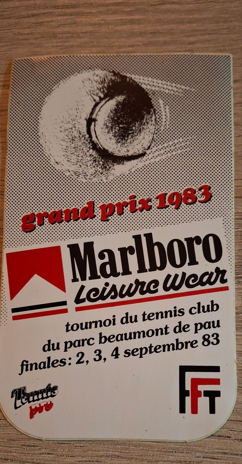 sticker Marlboro Leisure Wear tennis 1983, Collections, Enlèvement ou Envoi, Comme neuf, Marque
