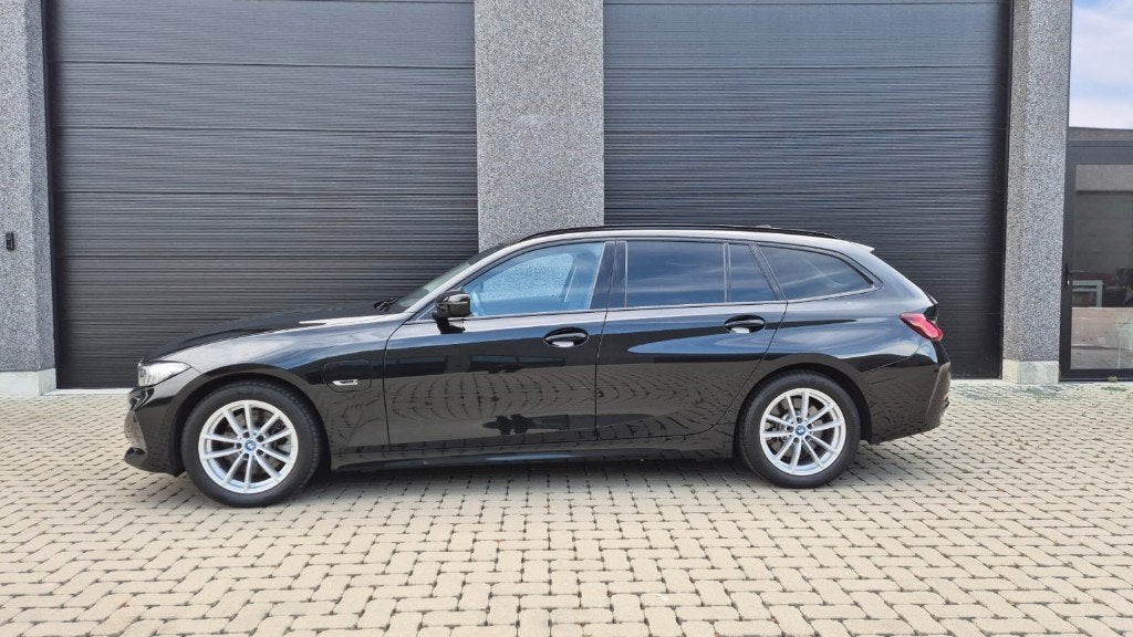 BMW 320e plug-in hybride facelift led leder, Auto's, Automaat, 4 cilinders, Zwart, Leder