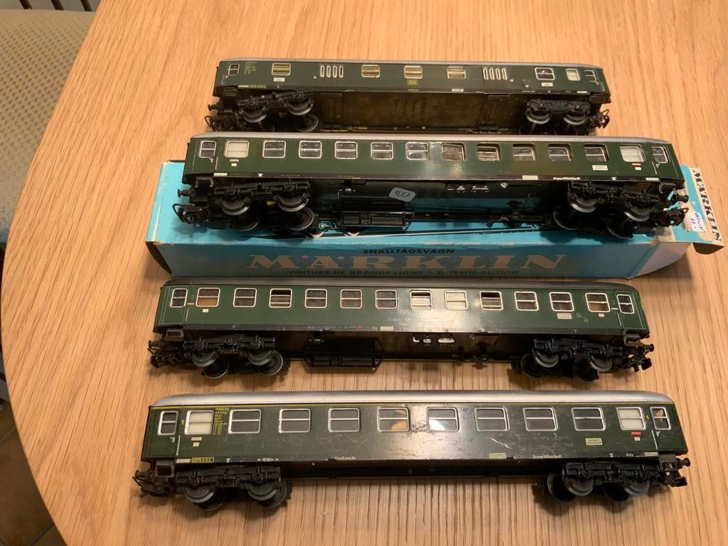 LOT DE 4 VOITURES VOYAGEURS MARKLIN « TÔLE « VERT DB, Hobby & Loisirs créatifs, Trains miniatures | HO, Comme neuf, Rails, Märklin