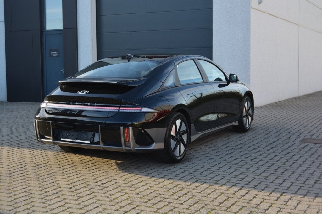Hyundai IONIQ6 170PK Navigatie, Adaptive cruise, 2023, Auto's, Automaat, Dealer onderhouden, Zwart, 5 deurs