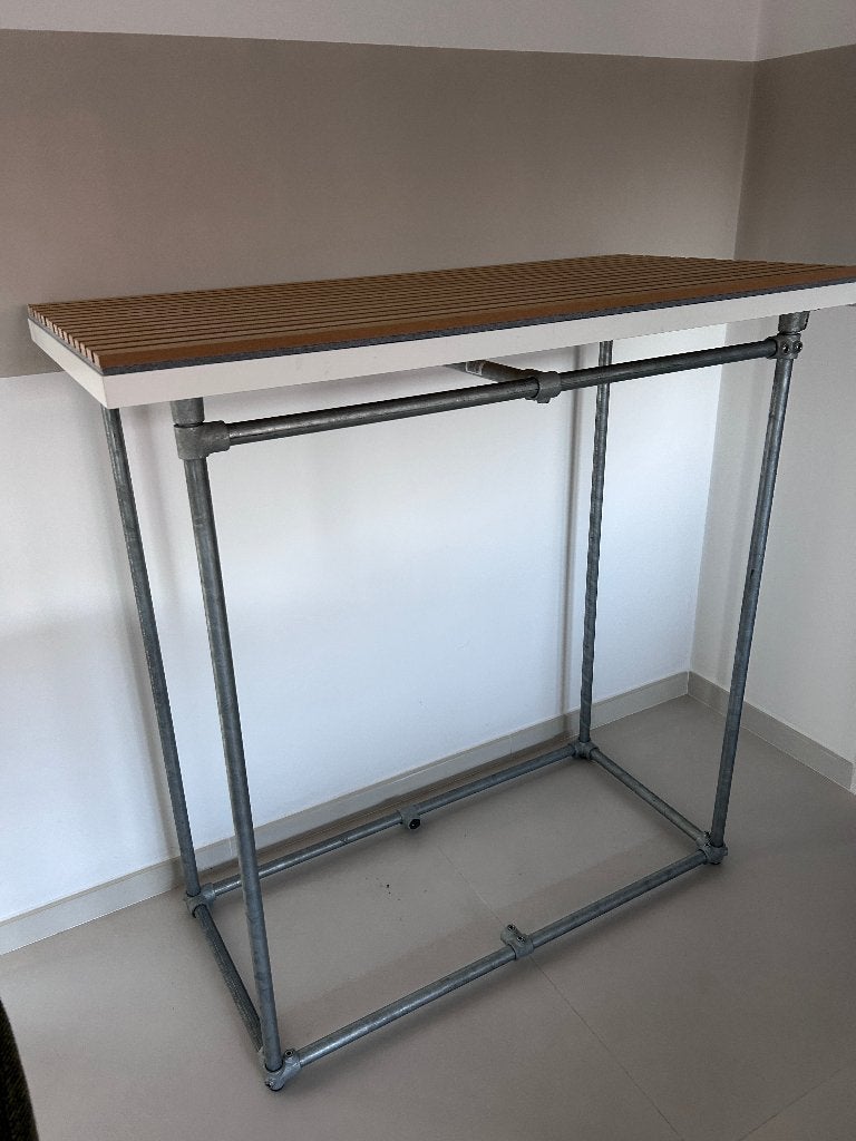 2x Industriële Presentatietafel met Lattenpaneel –Kledingrek, Ophalen, Gebruikt, X, X