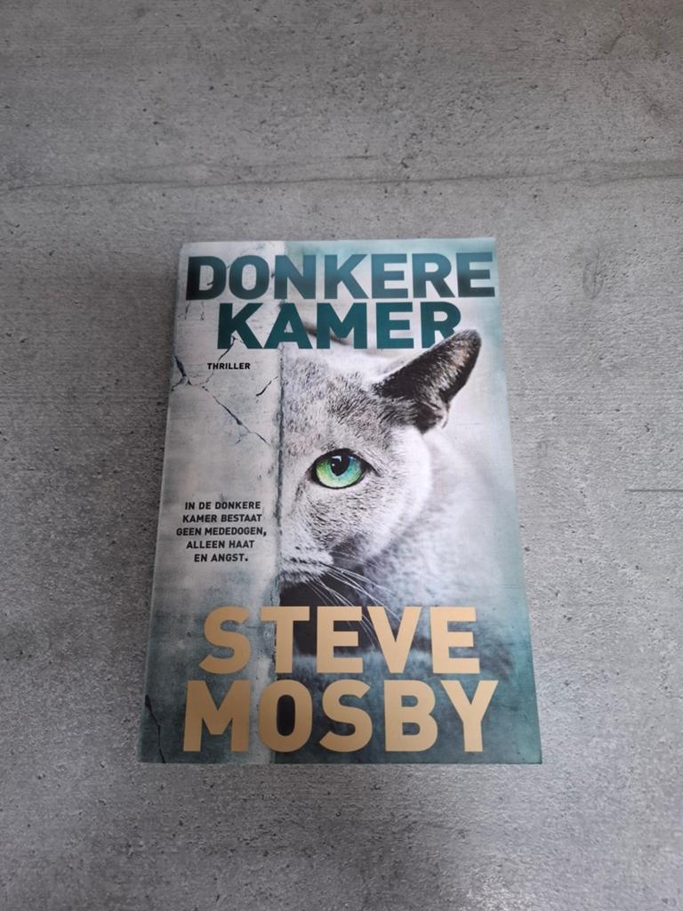 Boek Donkere kamer Steve Mosby, Boeken, Dieren en Huisdieren, Ophalen