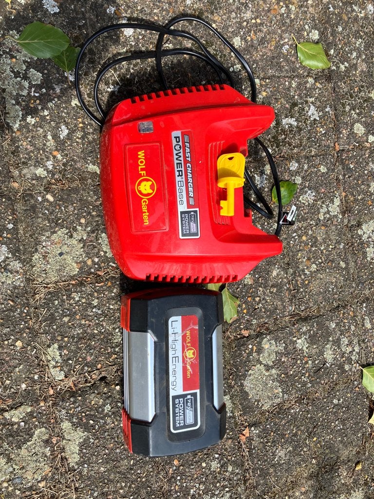 WOLF-Garten  Li-Ion Accu oplader grasmachine + batterij, Audio, Tv en Foto, Accu's en Batterijen, Ophalen, Gebruikt