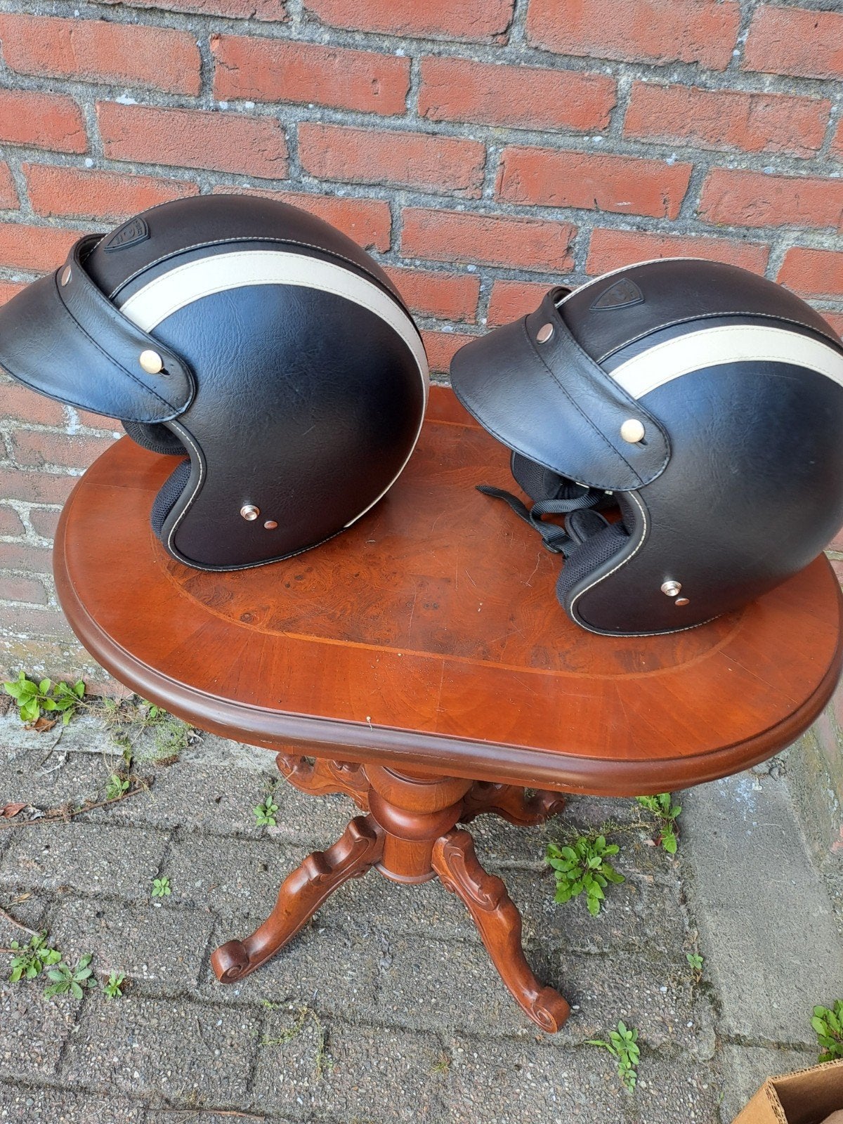 Twee helm maat S,M bijna nieuw