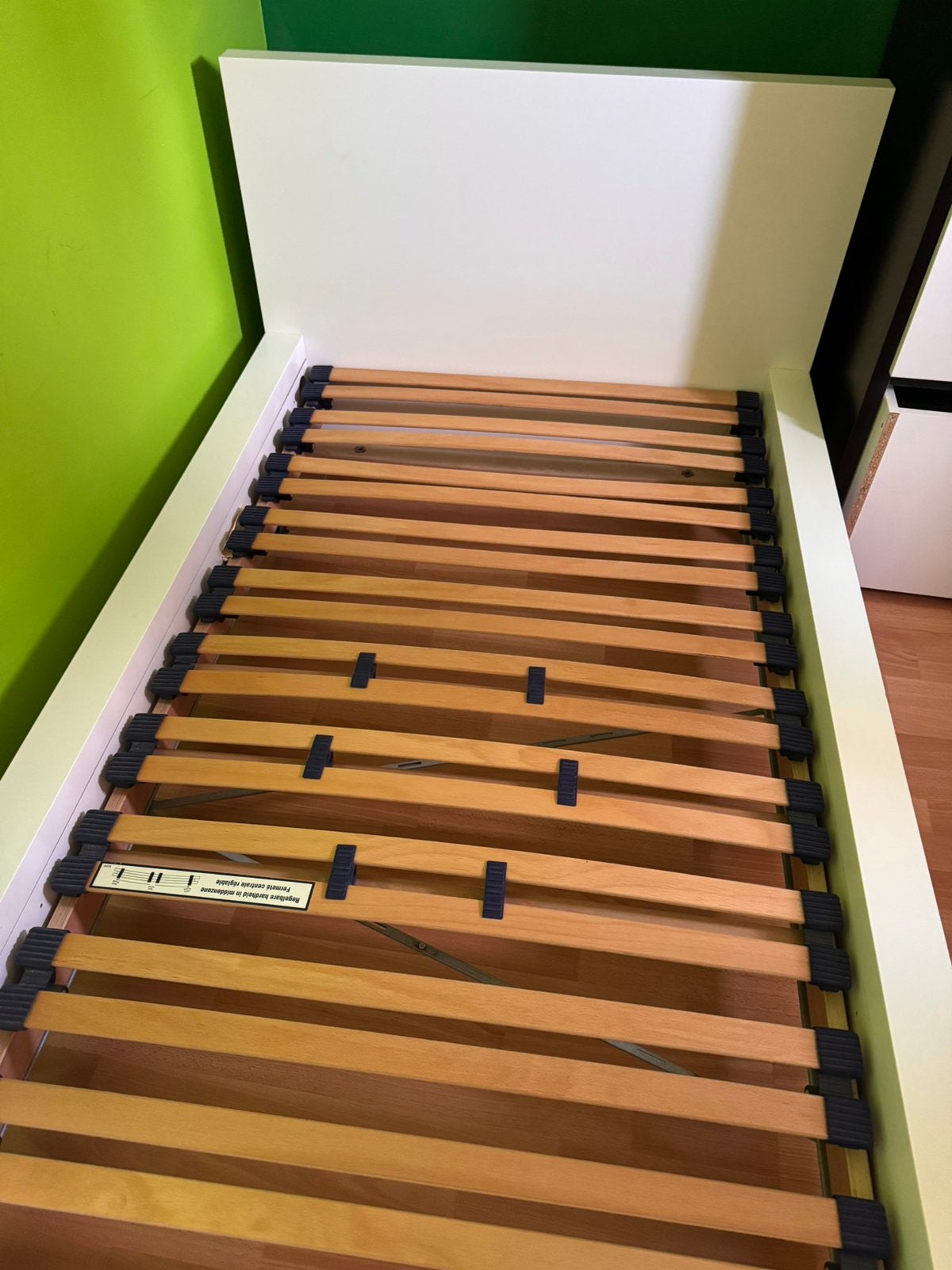 2 malm bedden en een nachtkastje van Ikea, Ophalen, Gebruikt, 90 cm, Eenpersoons