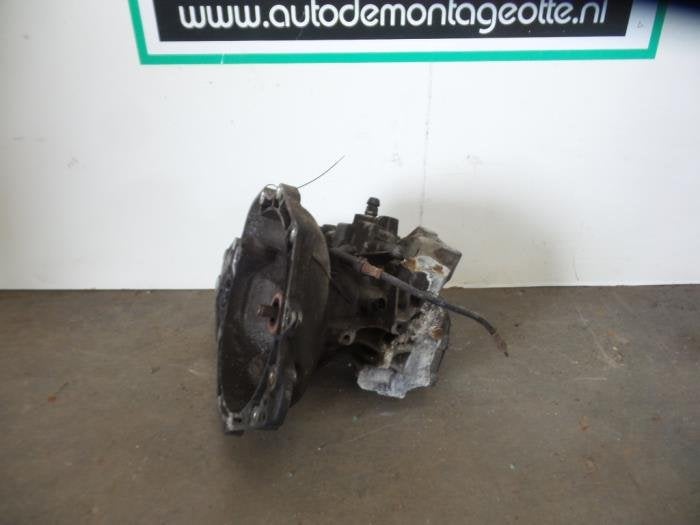 Versnellingsbak van een Opel Corsa (Corsa D 07-), Auto-onderdelen, Gebruikt, -, -, Opel