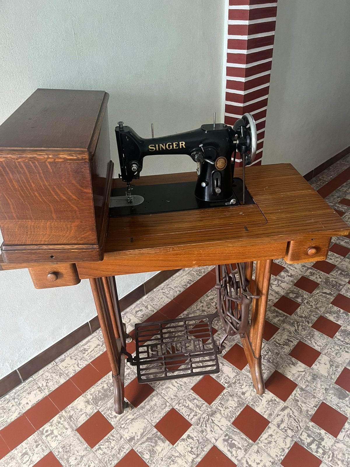 2 Oude singer naaimachines, Ophalen