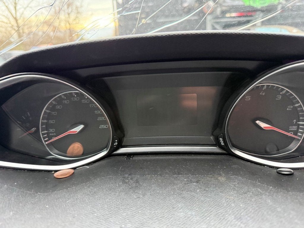 INSTRUMENTS DE BORD Peugeot 308 SW (L4 / L9 / LC / LJ / LR), Kontakt-peugeot@peugeot.com, Utilisé, Peugeot Deutschland GmbH, Bahnhofsplatz
65423  Rüsselsheim, DE