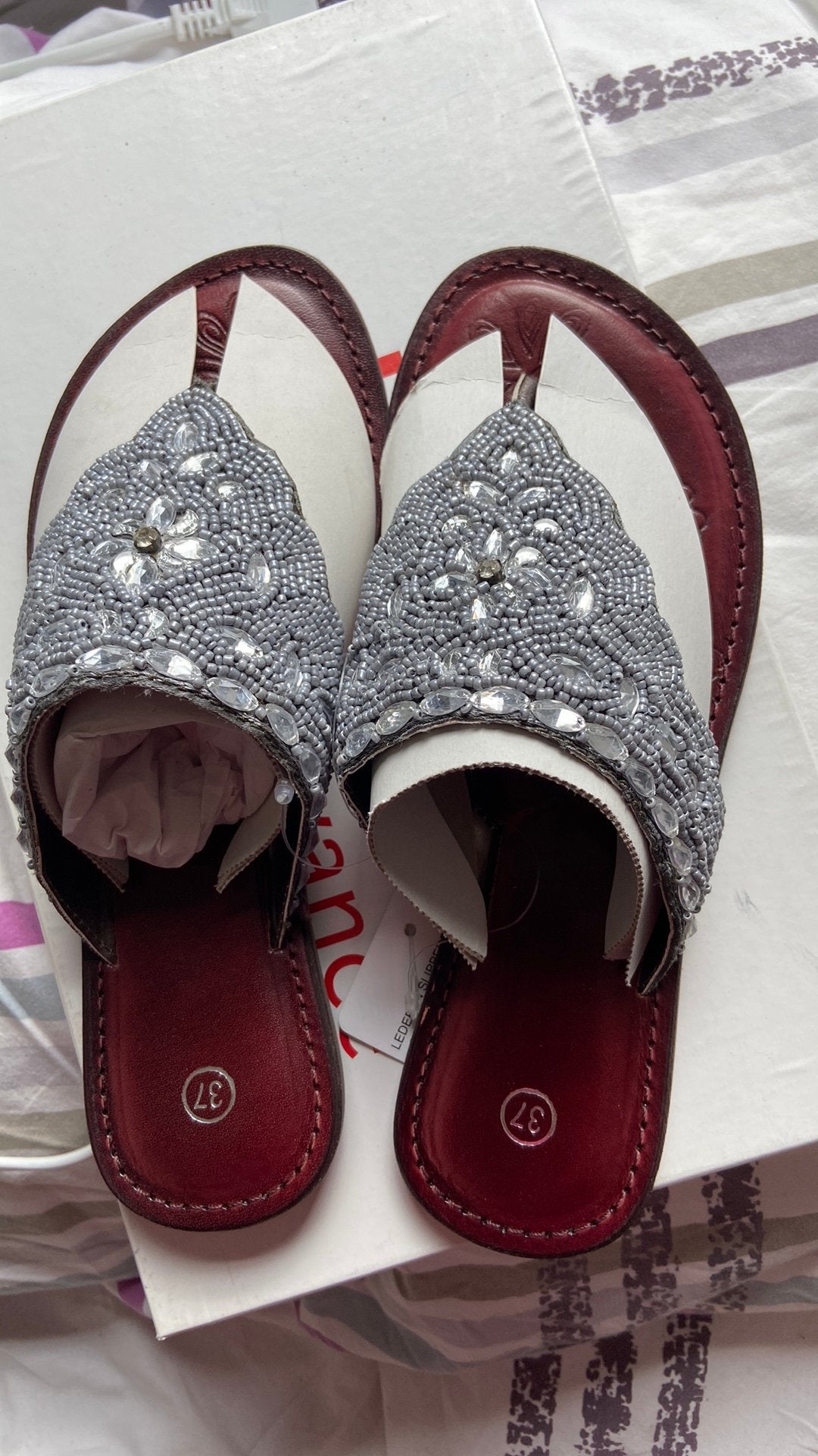 Nouvelles tongs en cuir 37, Enlèvement ou Envoi, Neuf