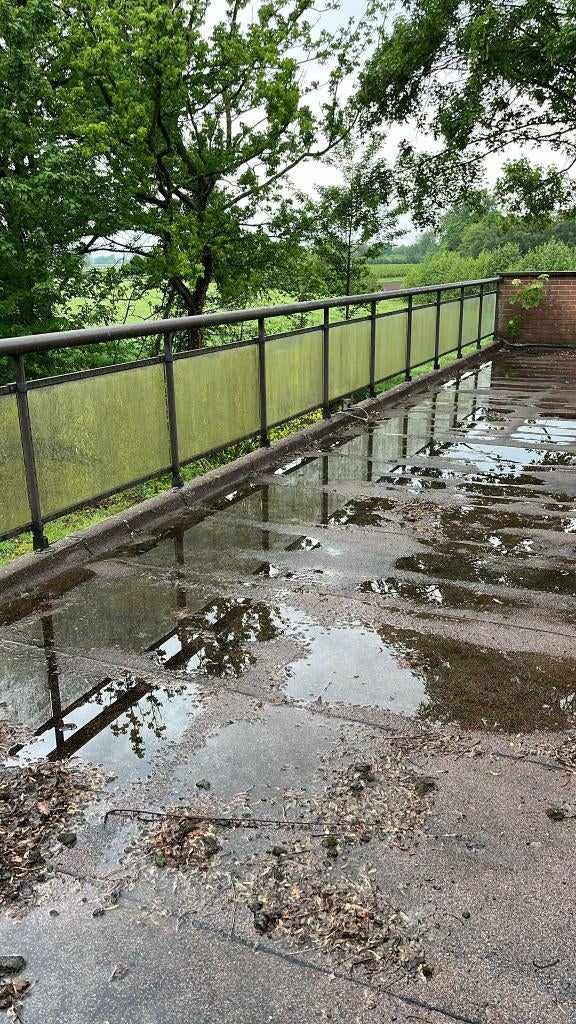Oerdegelijke ijzeren balustrade met glazen panelen 15 meter, Ophalen, Gebruikt