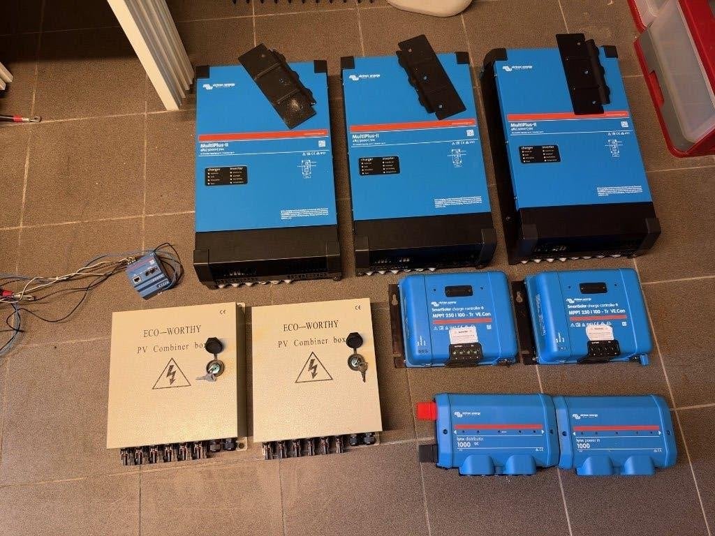 Complete Victron 3 fase ESS installatie met omvormers + MPPT, Enlèvement, Comme neuf, Collecteur, 200 watts-crêtes ou plus