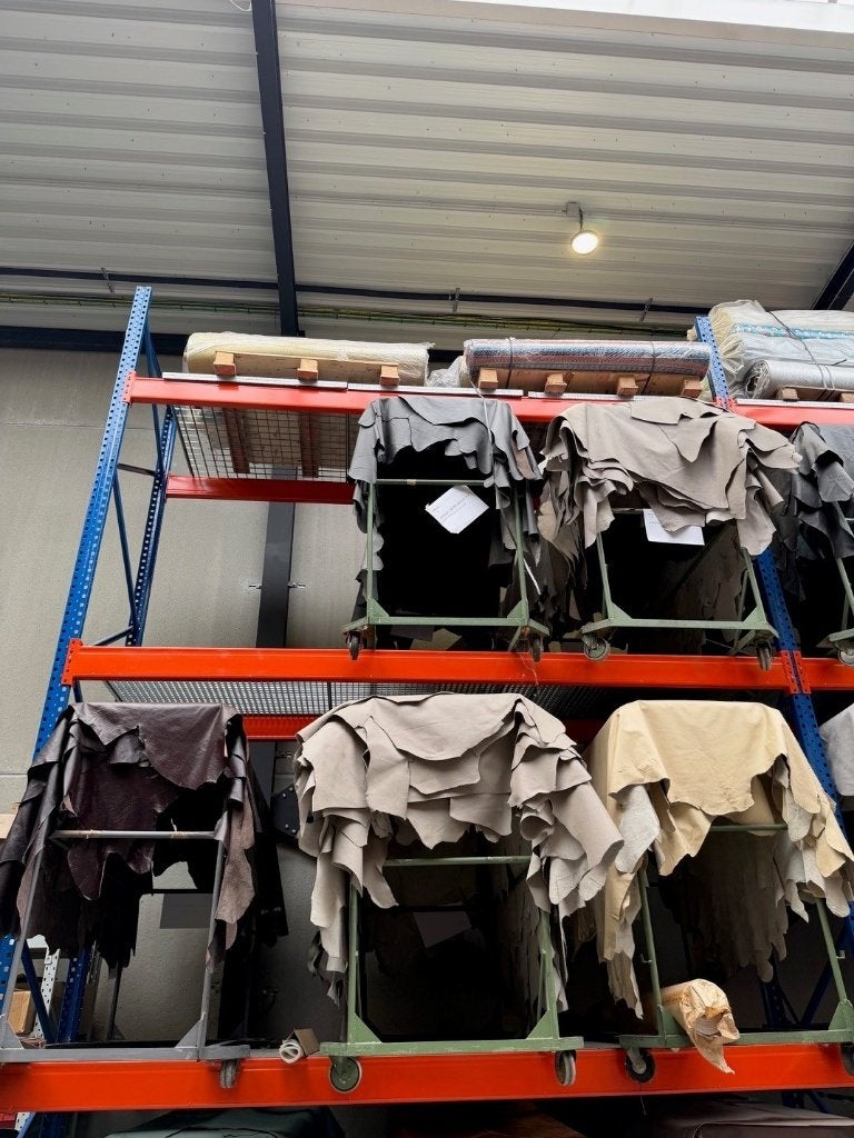 Professionele stock meubelleder – huiden, Enlèvement, Autre catégorie