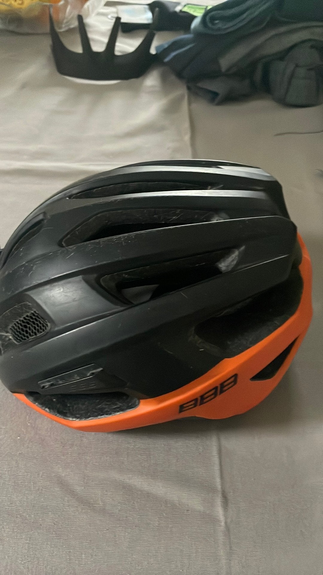 Zwarte fietshelm met oranje van BBB, Fietsen en Brommers, Ophalen of Verzenden, Gebruikt, M, Heer