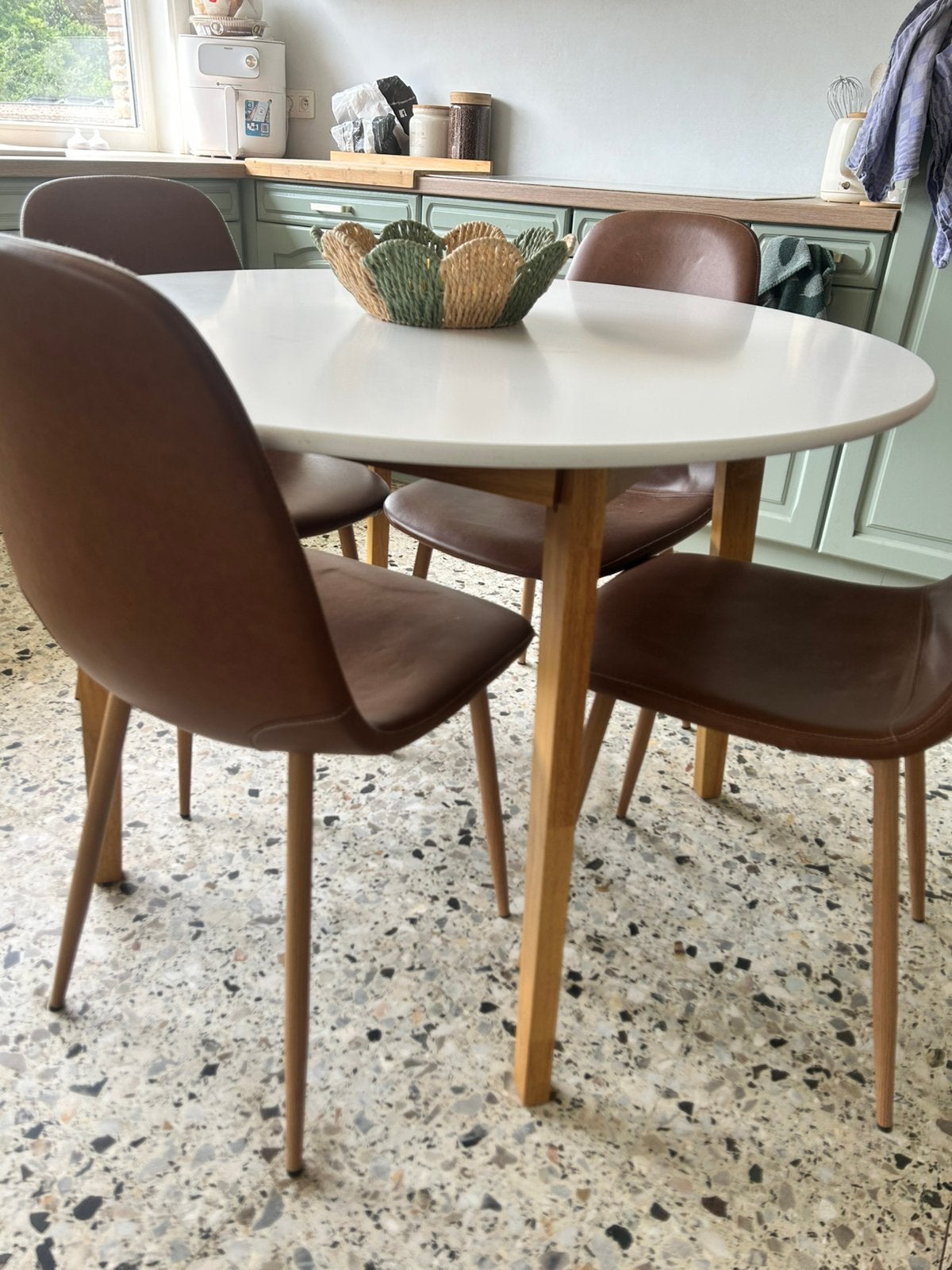 Ronde eettafel met 4 stoelen, Huis en Inrichting, Ophalen, Zo goed als nieuw, 4 tot 6 stoelen
