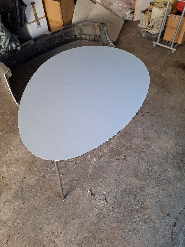 Table oeuf design Arne Jacobsen, Design danois, Enlèvement, Utilisé, 75 cm ou plus