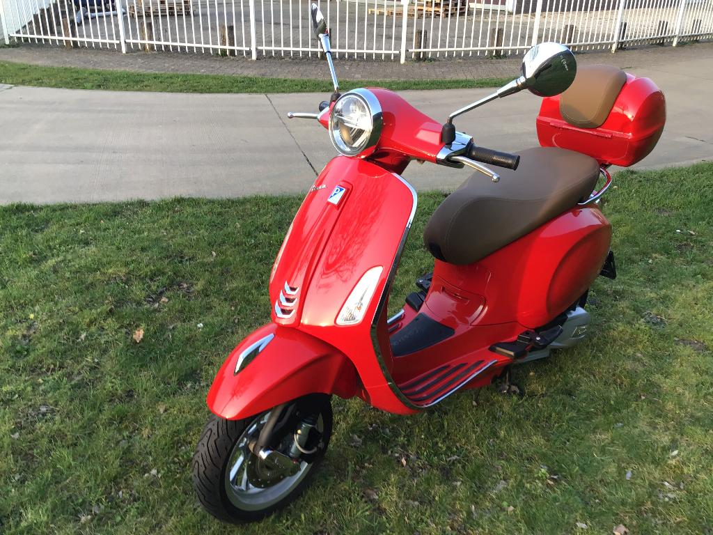 Vespa Primavera 125, Fietsen en Brommers, Ophalen, 125 cc, Zo goed als nieuw