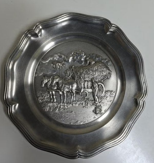 Assiette en étain, Enlèvement