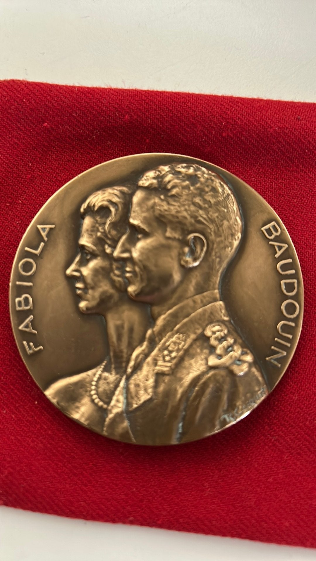 Médaillons commémoratifs de la famille royale de Belgique, Enlèvement ou Envoi, Bronze