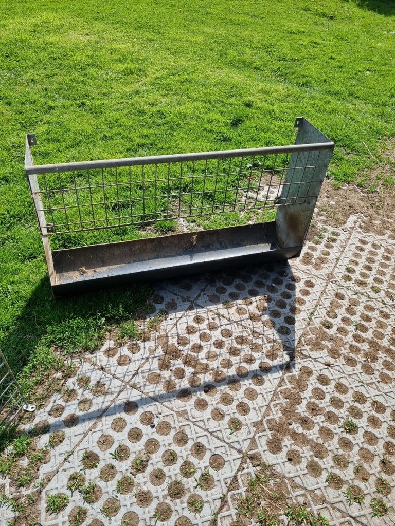 Hooiruif met voergoot