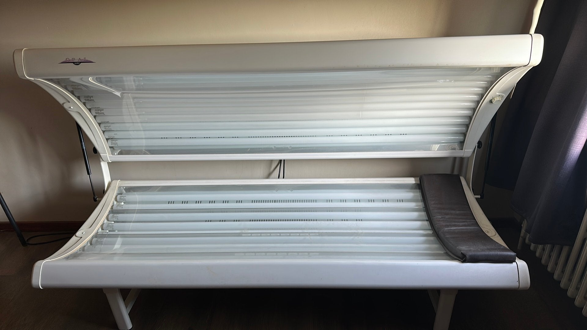 Zonnebank met extra gezichtsbruiner, Ophalen, Gebruikt, Gezichtsbruiner, 15 lampen of meer