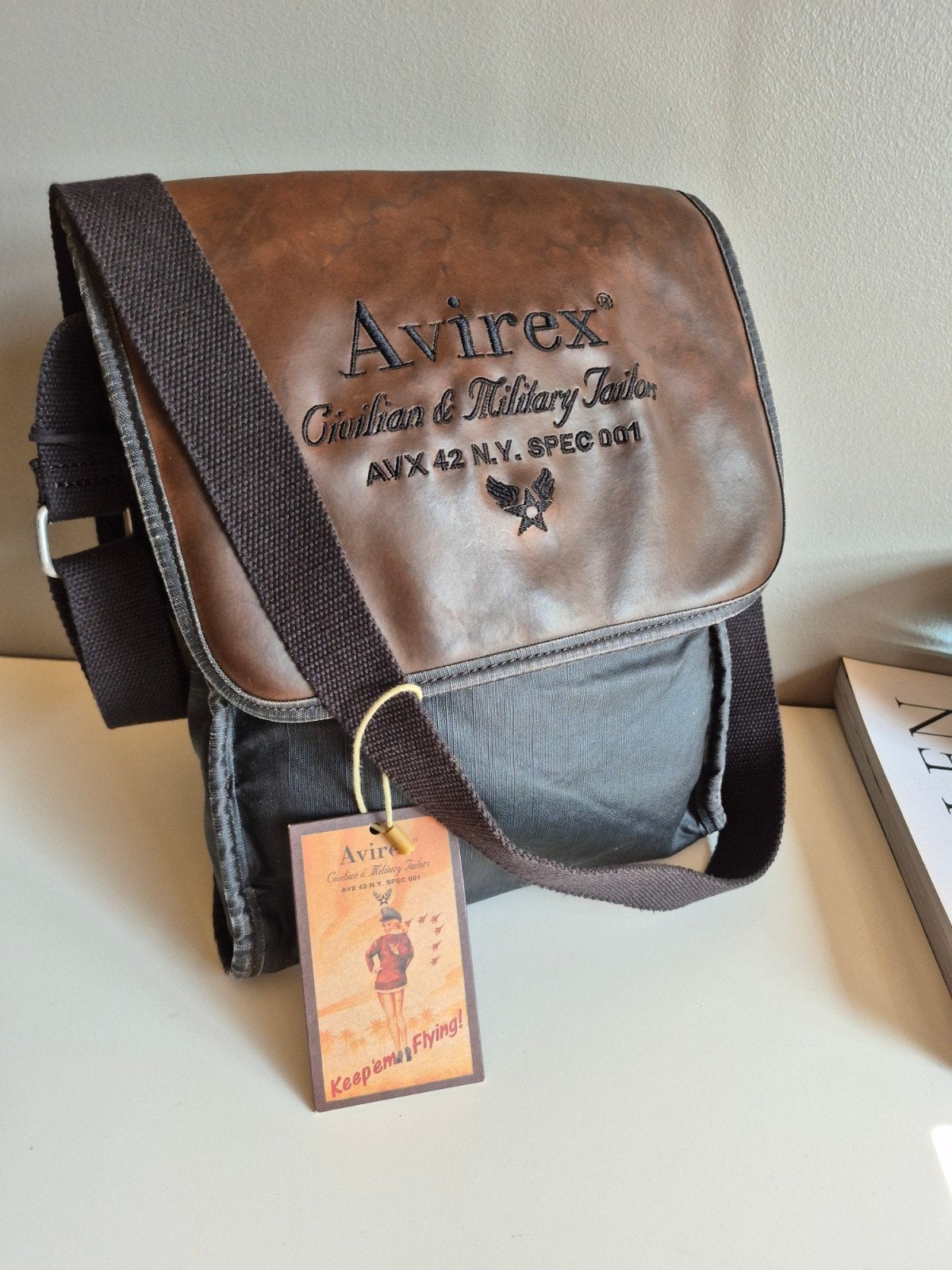 Nieuwe Avirex militaire boekentas/schoudertas, Handtassen en Accessoires, Tassen | Schoudertassen, Leer, Ophalen of Verzenden