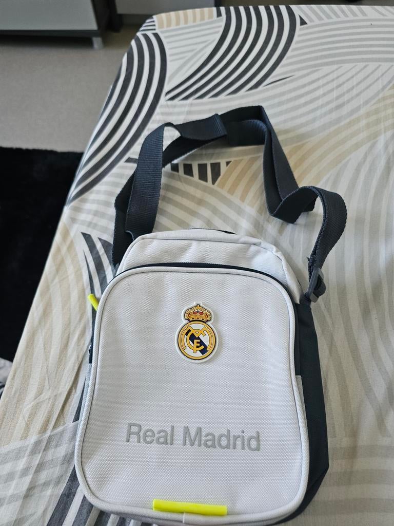 real madrid, Handtassen en Accessoires, Tassen | Schoudertassen, Nieuw, Wit, Overige merken