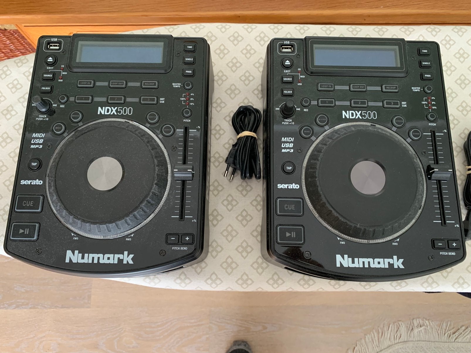 2 draaitafels van Numark, Muziek en Instrumenten, Ophalen, Zo goed als nieuw, Numark
