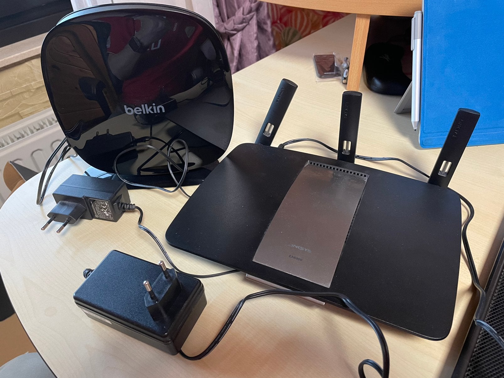 Linksys EA6900 router + Belkin repeater, Informatique & Logiciels, Routeurs & Modems, Enlèvement ou Envoi, Utilisé, Routeur