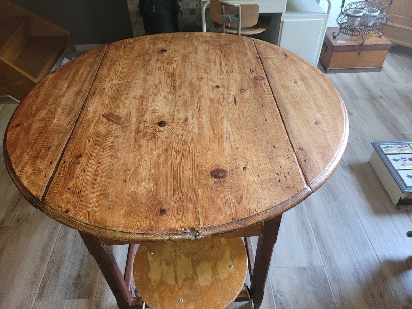Houten tafel met 2 kleine verlengstukken, Ophalen