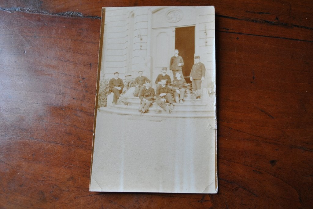 Photo carte ancienne Groupe Militaires uniformes infanterie?, Enlèvement ou Envoi, Armée de terre, Photo ou Poster