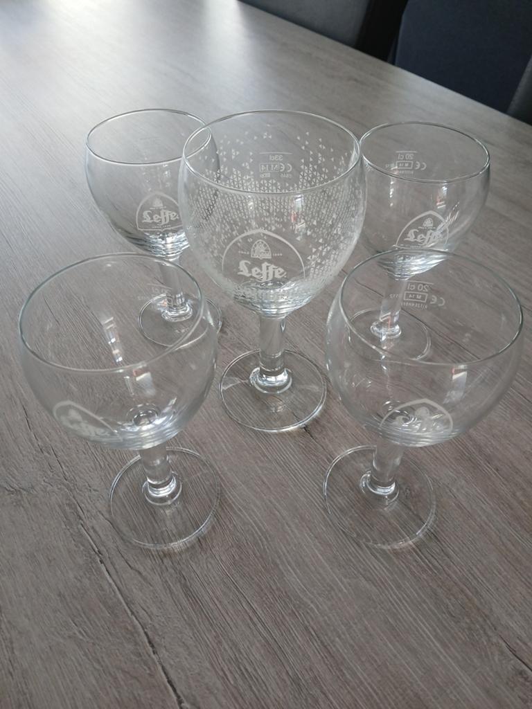 5 Leffe glazen waarvan 4 kleinere 20cl, Ophalen of Verzenden