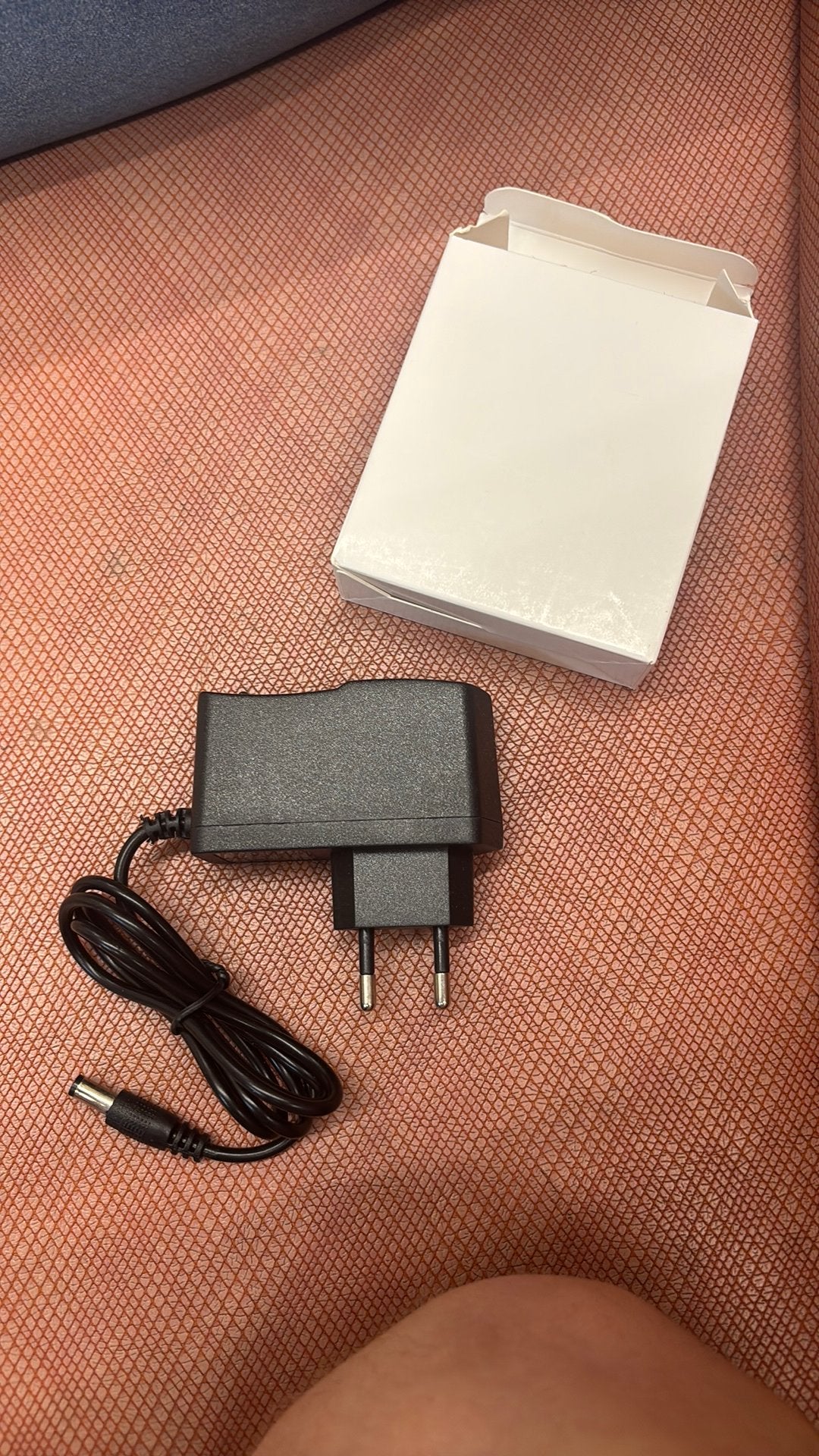 12V 1A Voedingsadapter / AC-DC Adapter – nieuw, Verzenden, Zo goed als nieuw