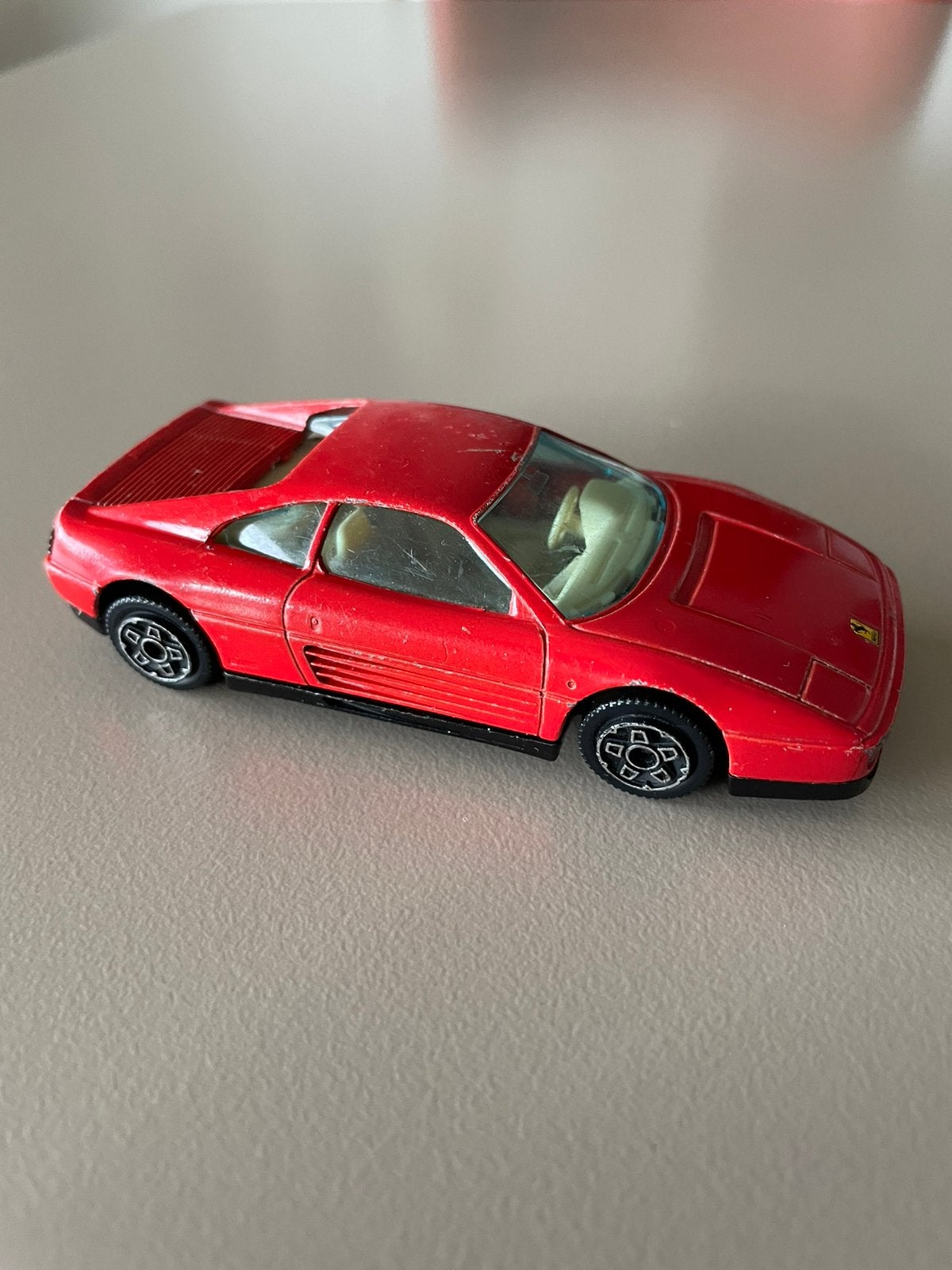 Bburago Ferrari 348tb in mooie staat schaal 1/43, Enlèvement ou Envoi, Comme neuf, Voiture
