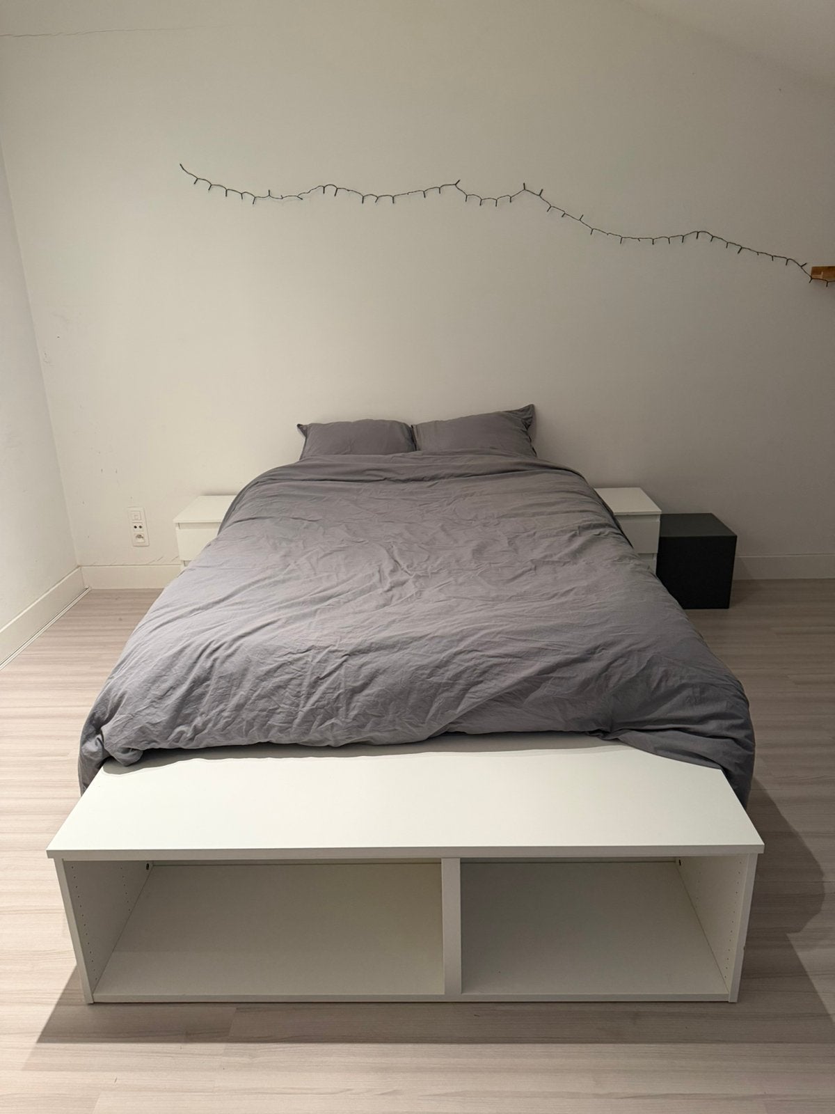 IKEA Bed met opbergruimtes, Huis en Inrichting, Ophalen, Zo goed als nieuw, Twijfelaar