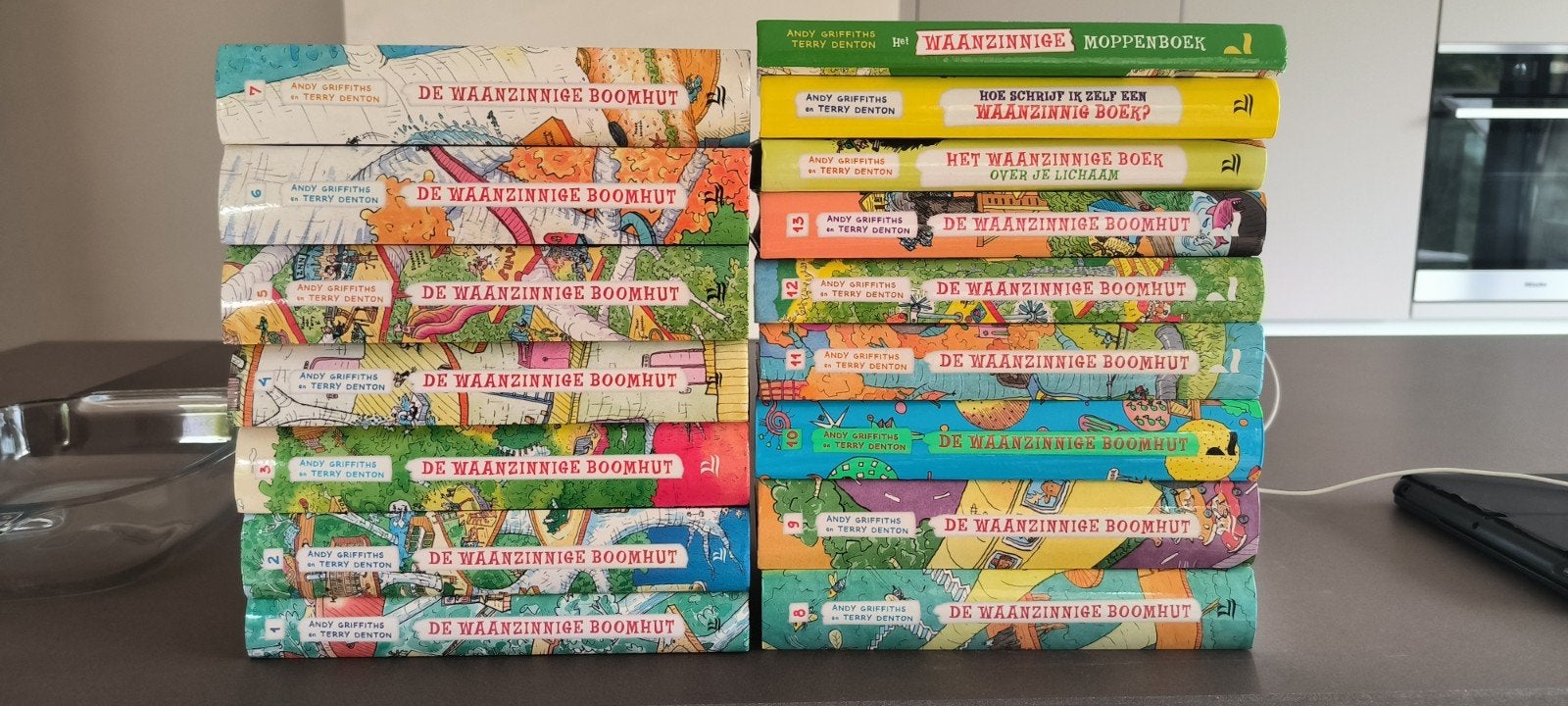 De waanzinnige boomhut (reeks), Boeken, Ophalen