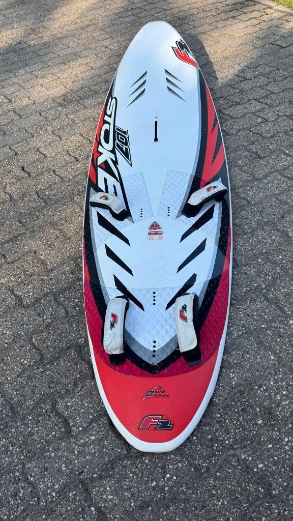 F2 STOKE 107 LITER - FREERACE - 175 EUR, Sports nautiques & Bateaux, Planche à voile, Utilisé, Aileron, F2, 250 à 300 cm, Avec aileron(s)