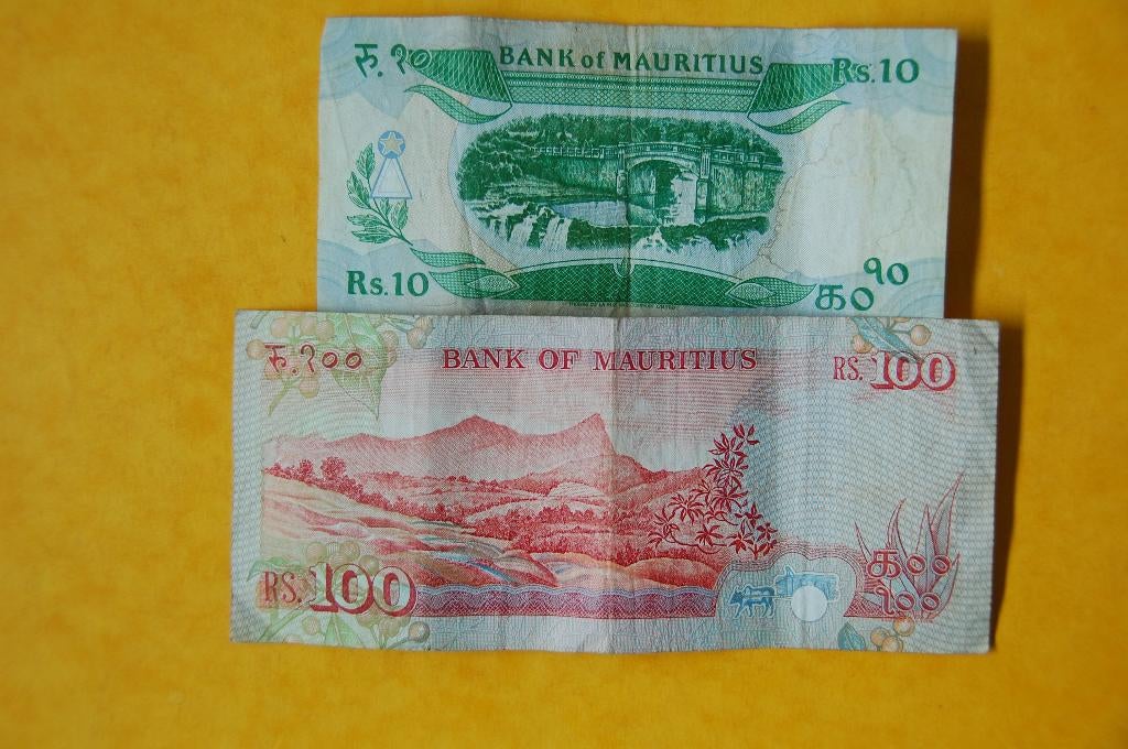 MAURITIUS : 100 Rupees 1986 en 10 Rupees 1985, Verzenden, Setje
