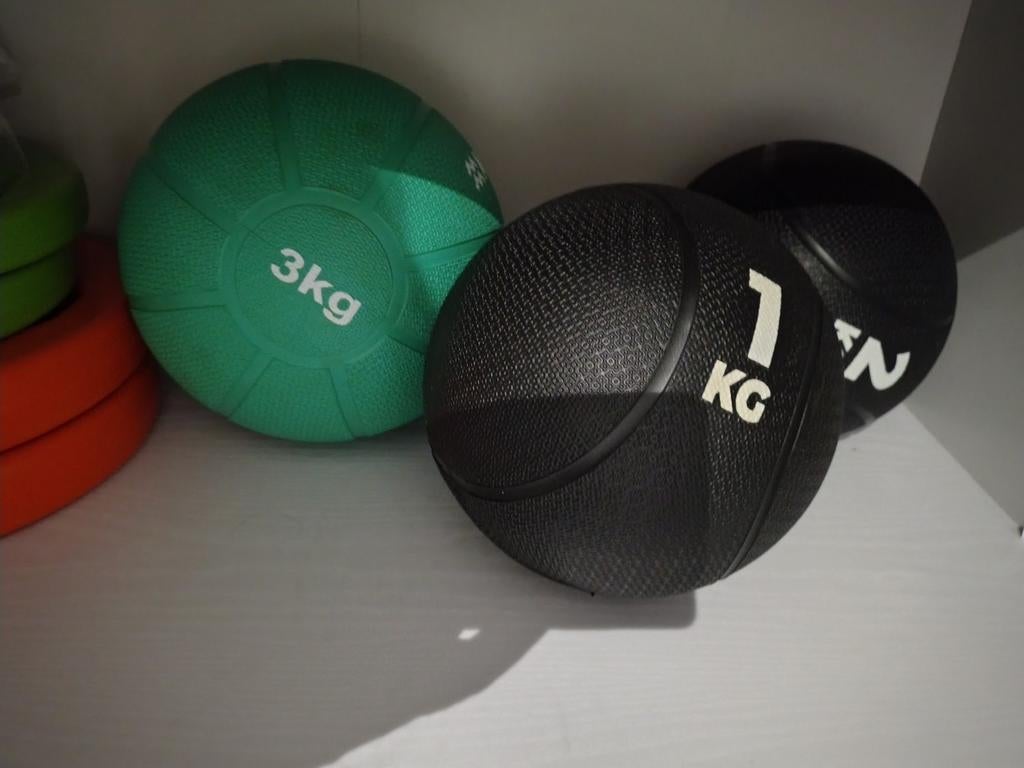 3 medicijnballen 1kg, 2kg, 3kg., Ophalen