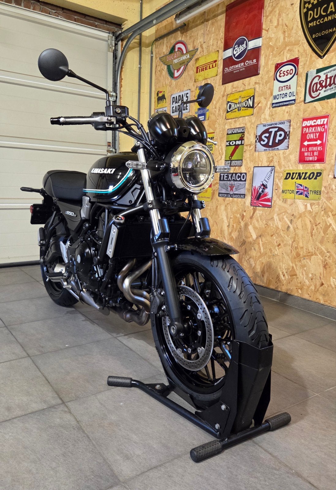 Des Kawasaki Z650R chics ! *Inspection et garantie*, Motos, Motos | Kawasaki, Entreprise, Naked bike, plus de 35 kW, 2 cylindres