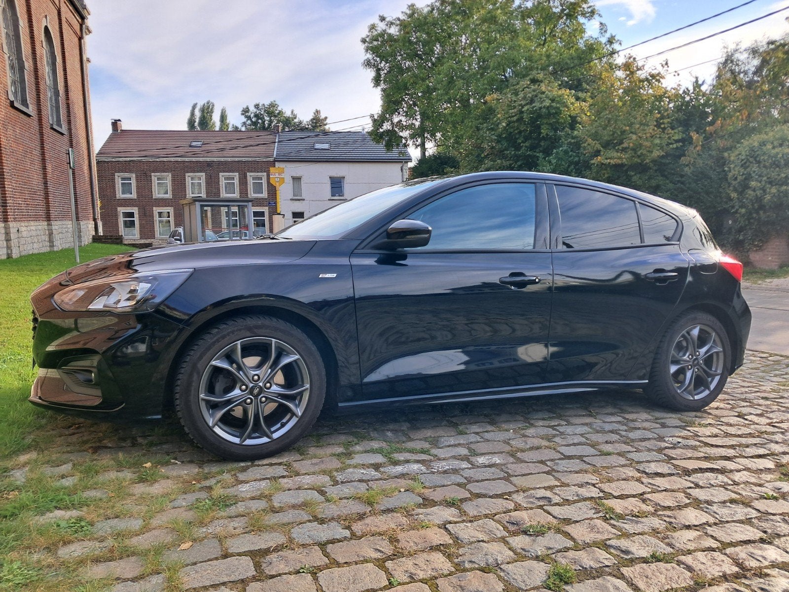 Ford Focus 1.0 EcoBoost St-Line Business Carplay, Auto's, Ford, Zwart, Handgeschakeld, 5 deurs, Particulier